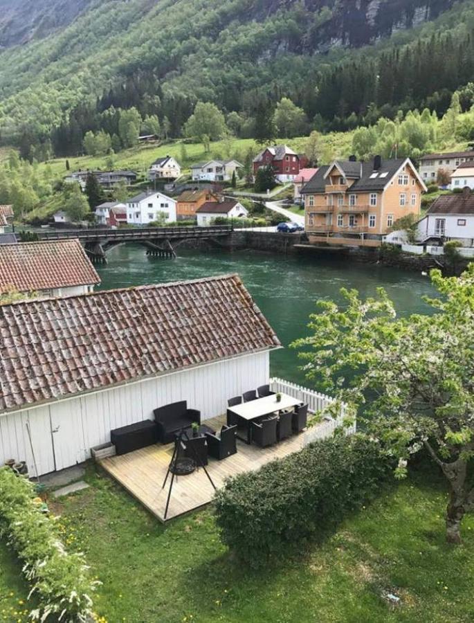 Stryn - House By The River Exterior foto
