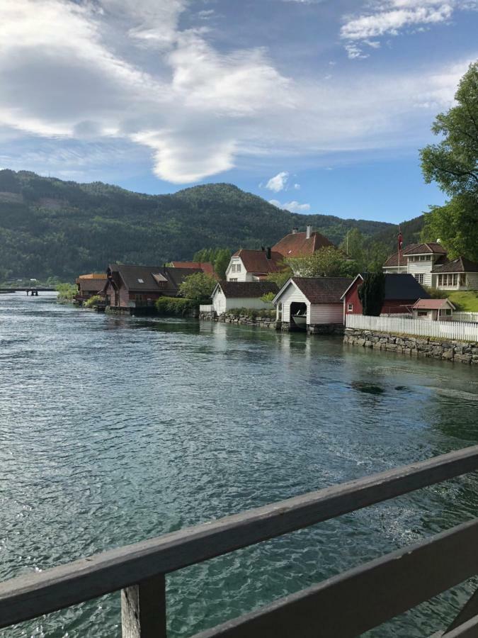 Stryn - House By The River Exterior foto